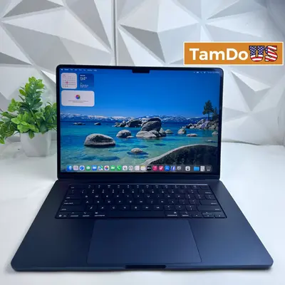 MacBook Air (15-inch, M4, 2025) 10-Core GPU, 16GB, 256GB SSD, Midnight at Laptops & Netbooks in good condition